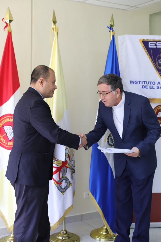 UNICAES y El Instituto Aeroespacial de el Salvador firman convenio de cooperación