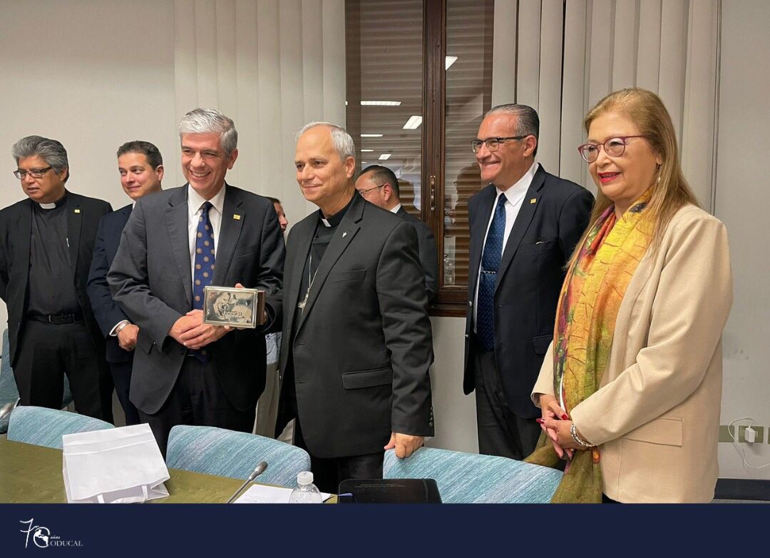 Mons. Robert Prevost recibió a la Junta Directiva de la ODUCAL en Roma