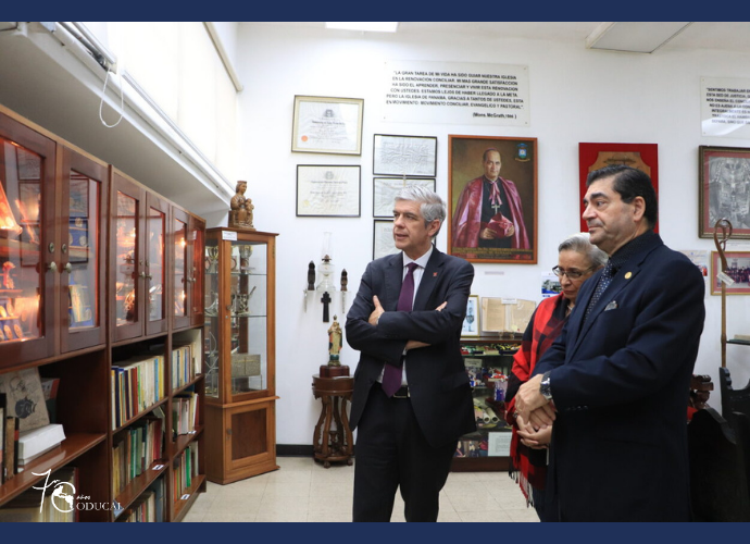 El presidente de ODUCAL visitó la Universidad Católica Santa María La Antigua
